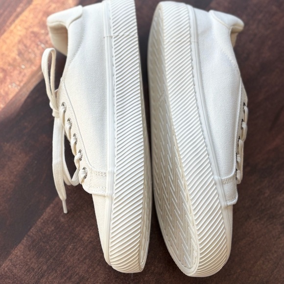 Quince - Eco Cotton Canvas Everyday Sneaker - Picture 13 of 17